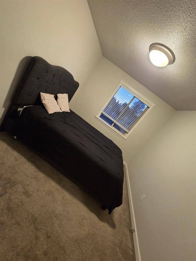 Nice Clean/Quiet Townhouse