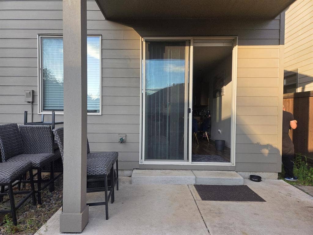Nice Clean/Quiet Townhouse