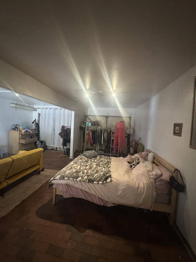 NEED 2 ROOMATES