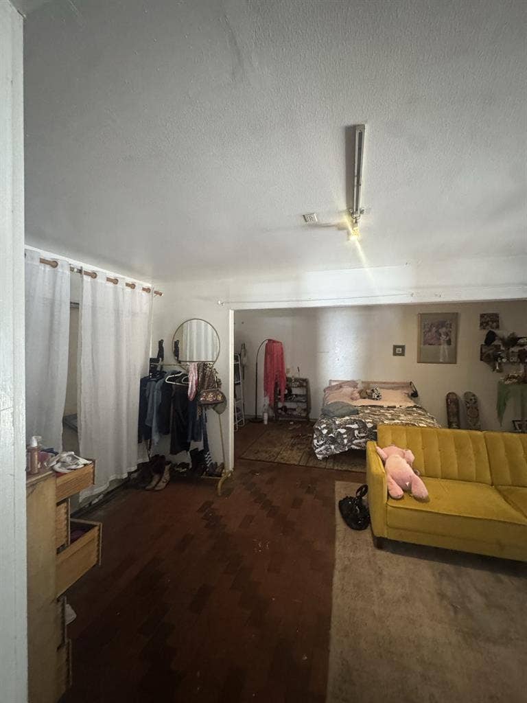 NEED 2 ROOMATES