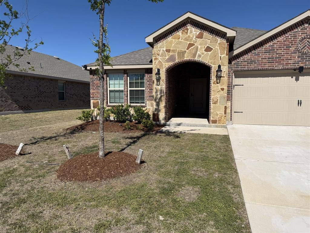3 rooms open to rent