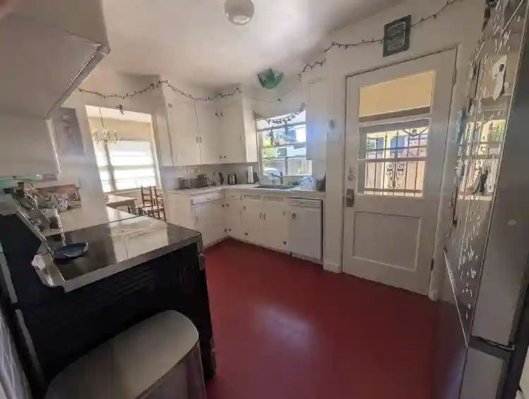 SE Room in Beautiful House for $900