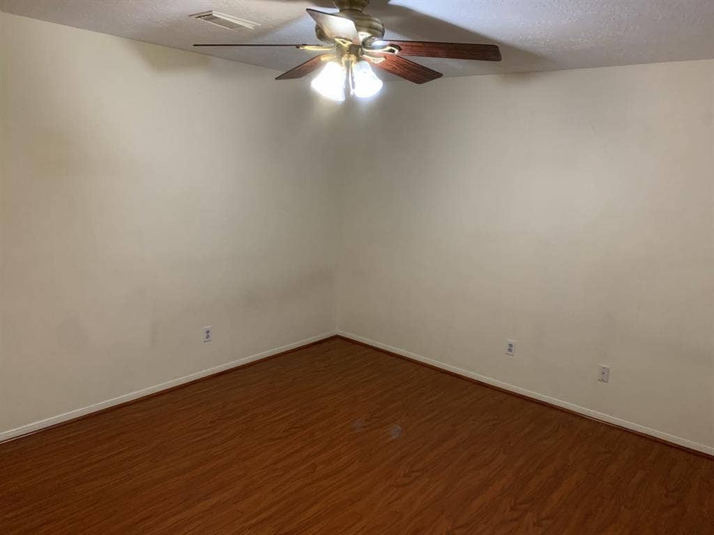 Very large private room furnished