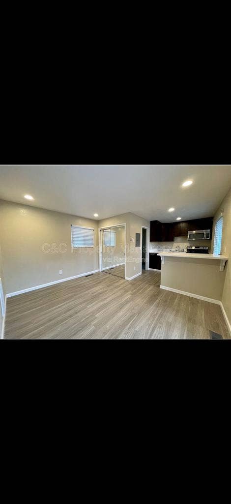 Top Floor Modern Renovated Studio
