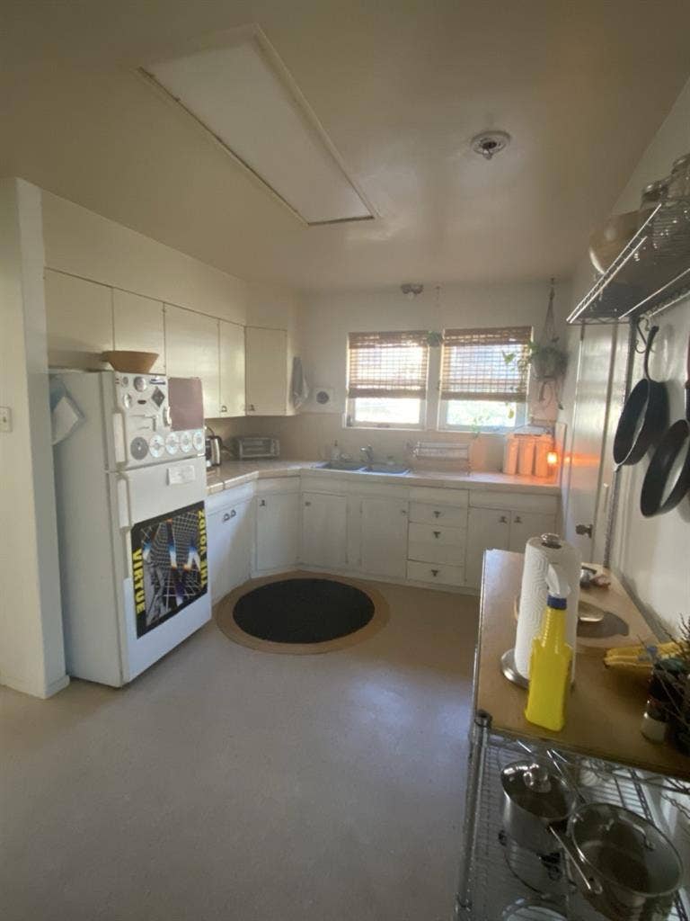 1890s Victorian room/bath for rent