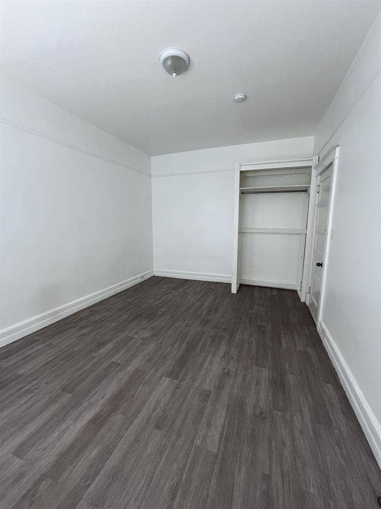 1890s Victorian room/bath for rent
