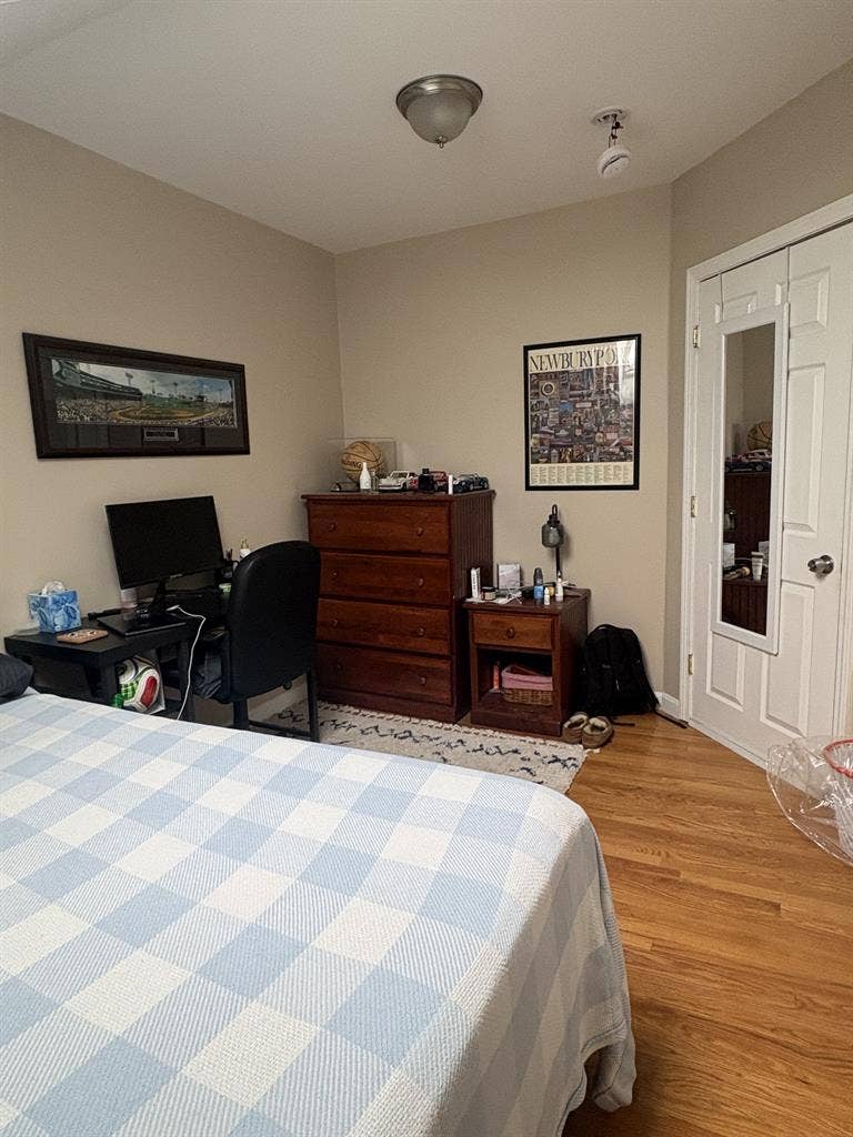 Room for rent 1,100 a month