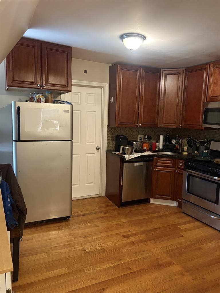 Room for rent 1,100 a month