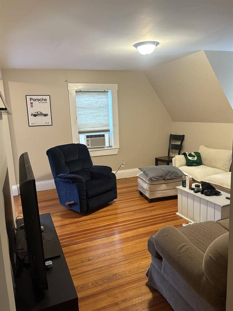 Room for rent 1,100 a month