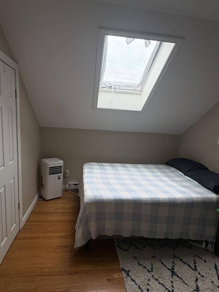 Room for rent 1,100 a month