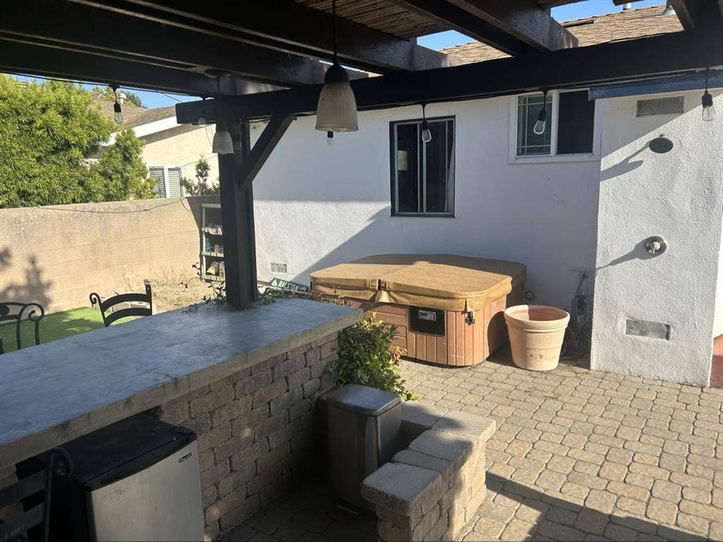 Room for rent in three bedroom home