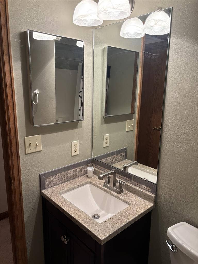 Looking for female roommate