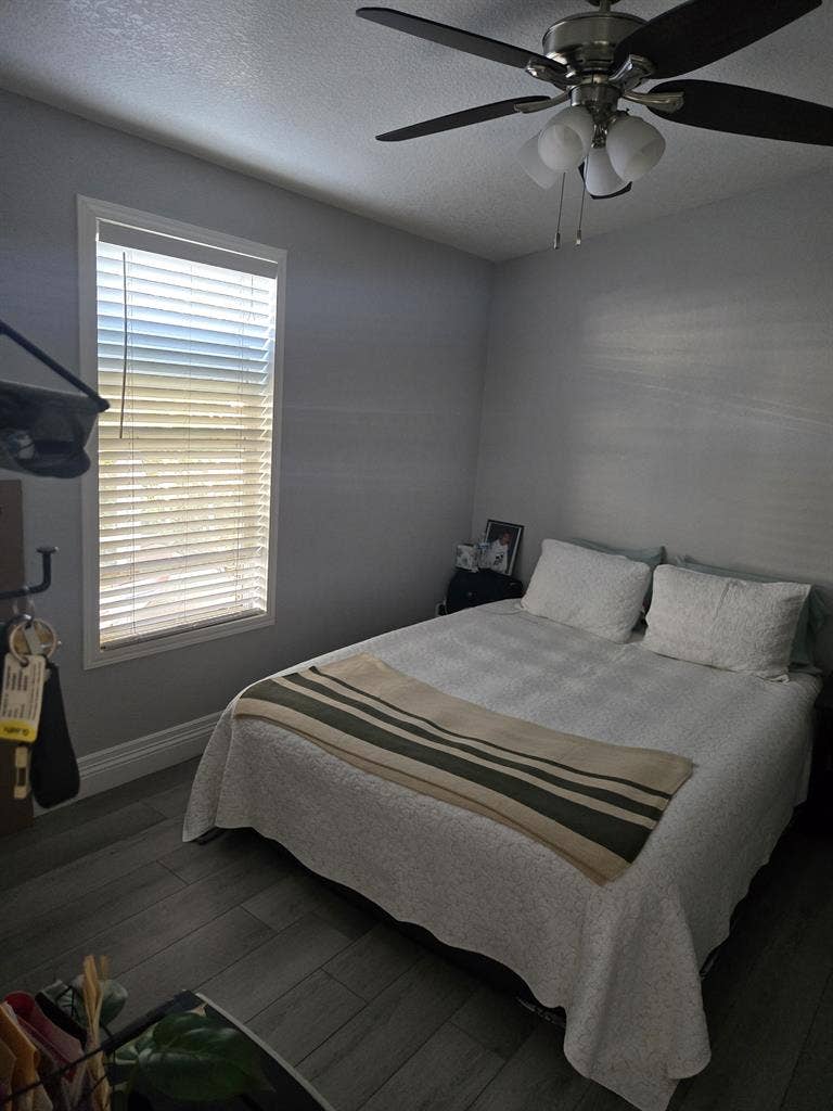 1bed w/attached bath. Women only