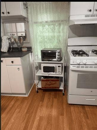 Newark, DE Room avail off Main St!