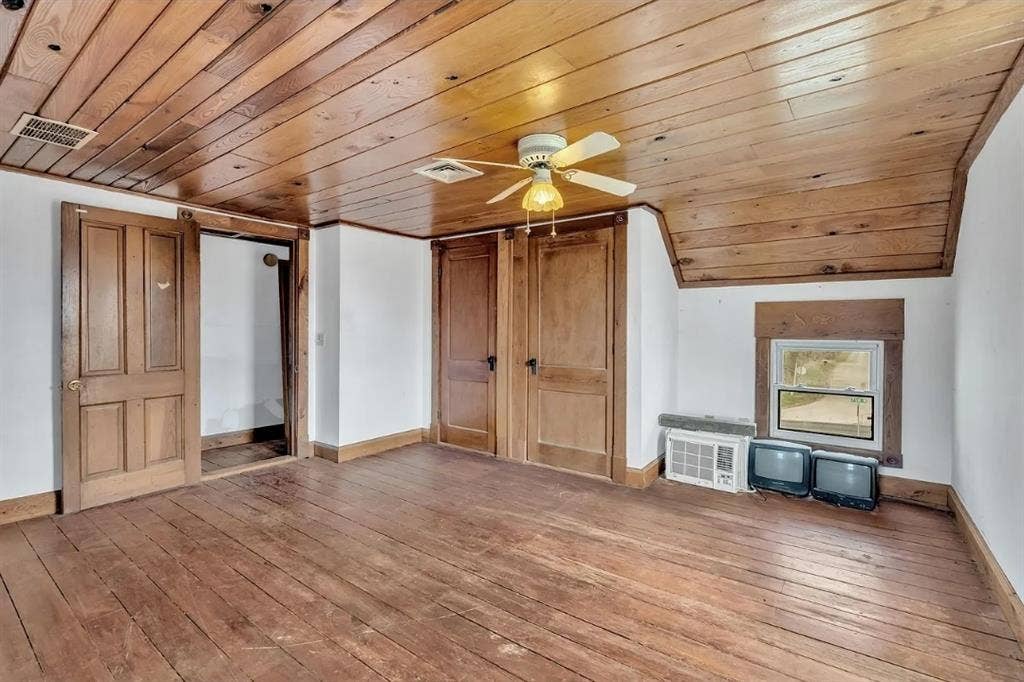 Room in farmhouse avaliable