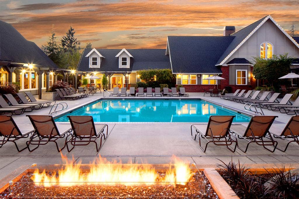 Cool Room with pool/hot tub and gym