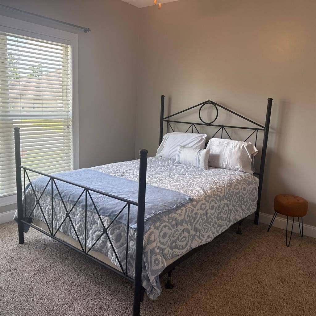 Private 1BR/1BA includes utilities!
