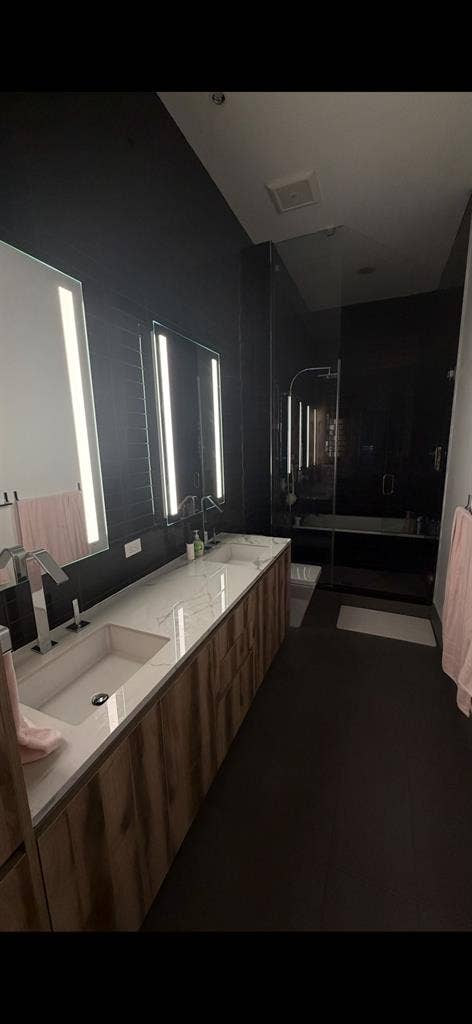 Luxury private room, walk in closet