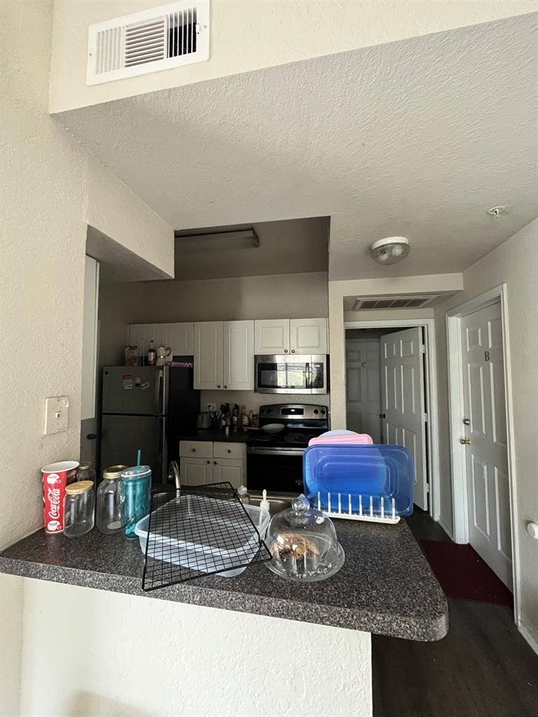 LEASE TAKEOVER PRIVATE ROOM $555