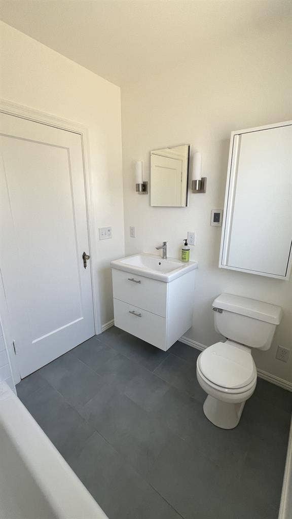 Room For Rent in Cute 2/1 House