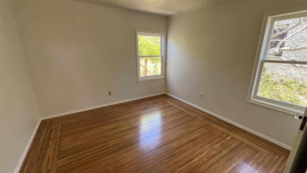 Room For Rent in Cute 2/1 House