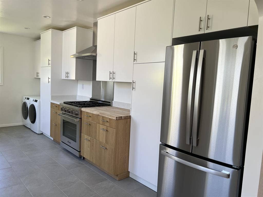 Room For Rent in Cute 2/1 House