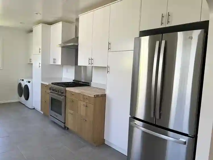 Room For Rent in Cute 2/1 House