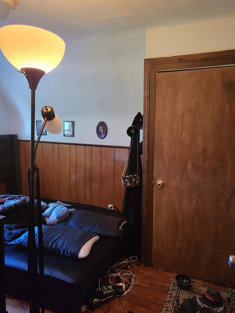 Room for rent in midwood August 1st