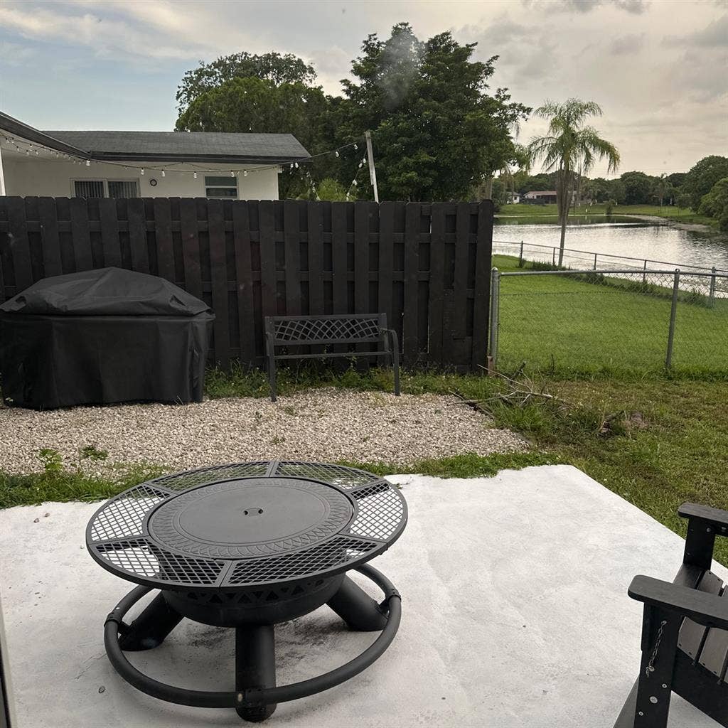 Room available now in north Miam