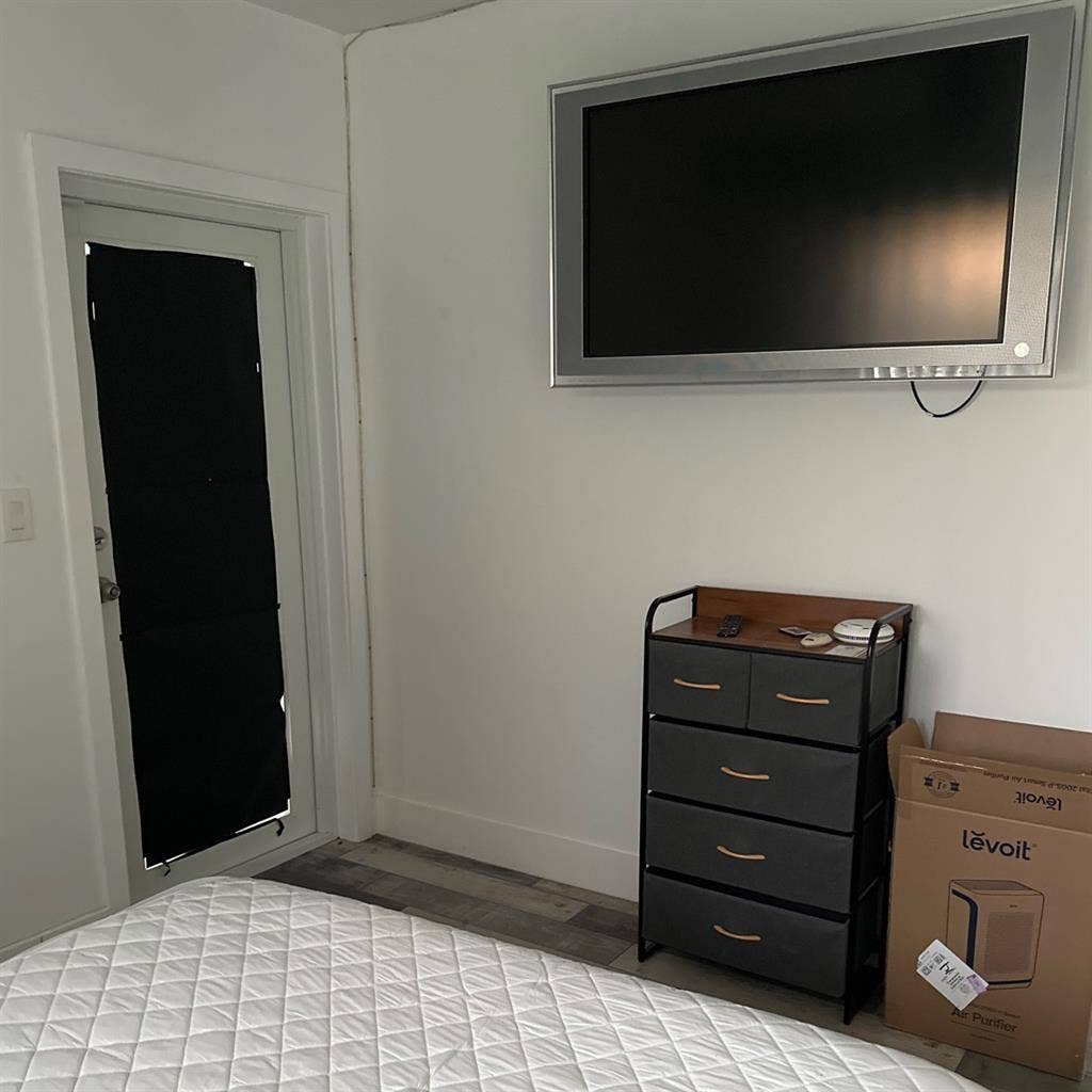 Room available now in north Miam