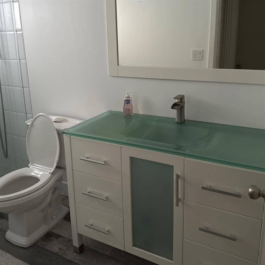 Room available now in north Miam