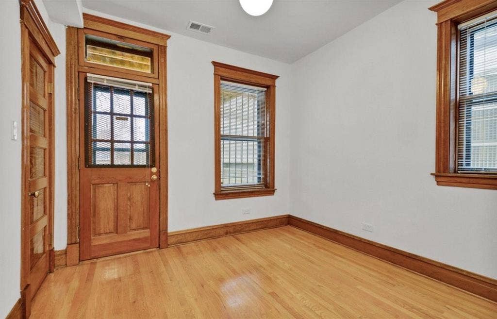 bed/bath available in west lakeview