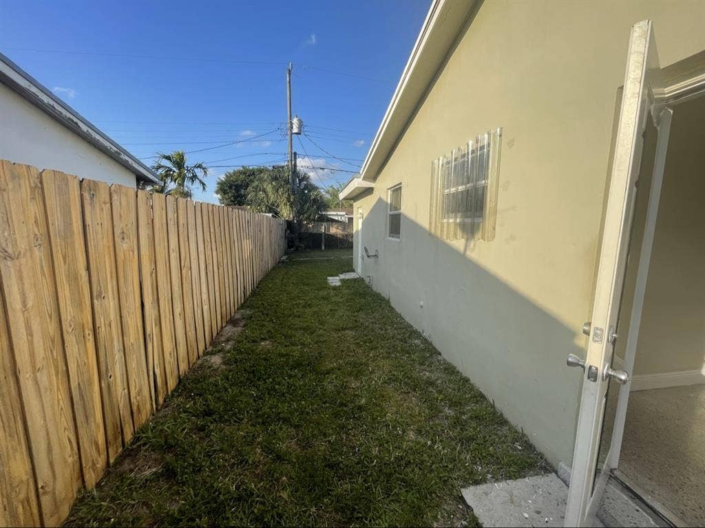 Master Bedroom For Rent
