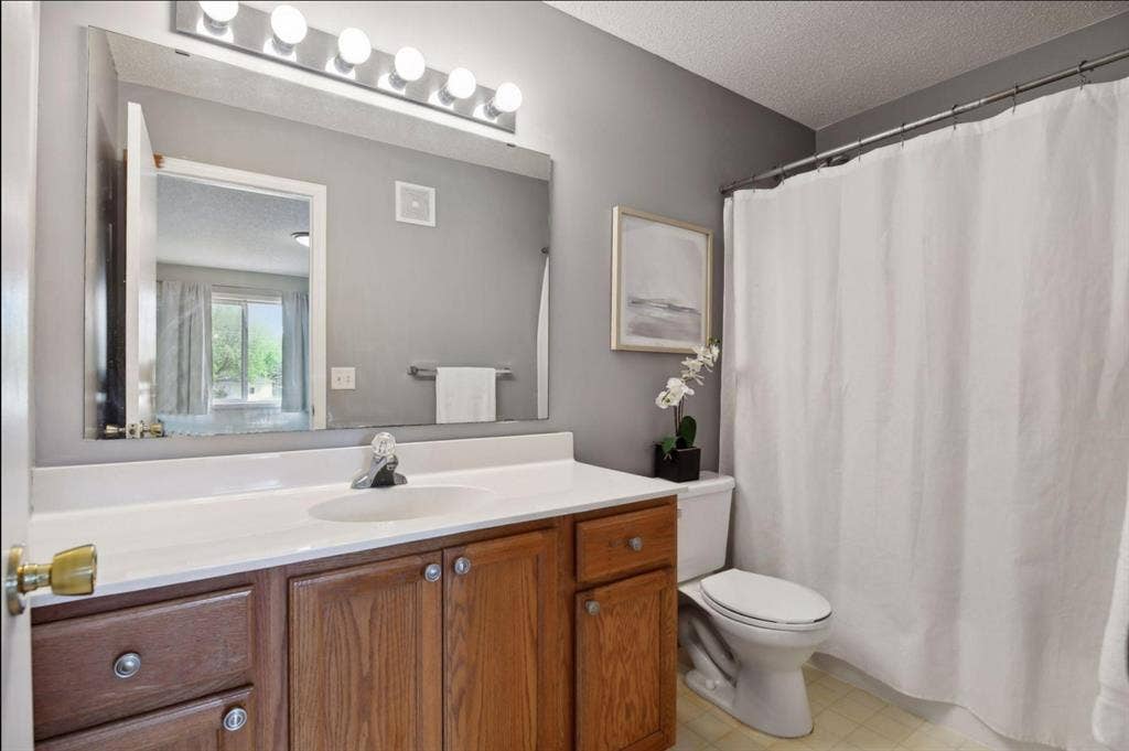 Spacious room in Chaska