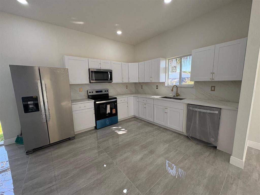 Room for rent in a brand new home