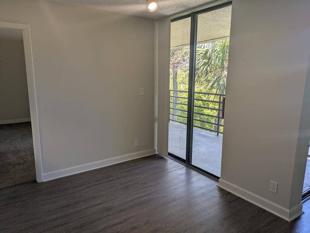Room available in Miami lakes