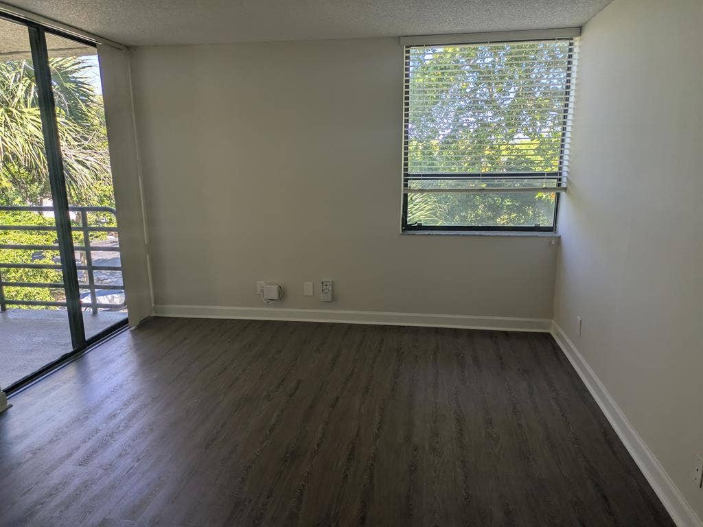 Room available in Miami lakes