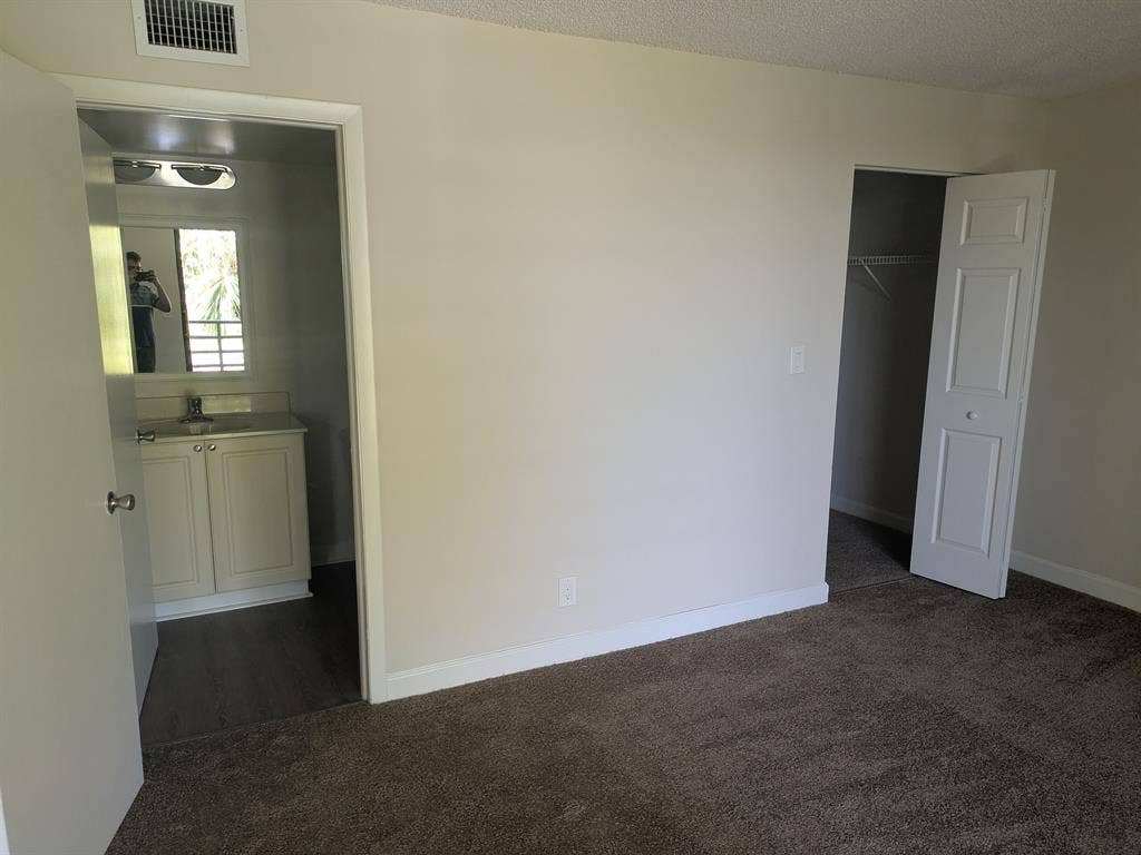 Room available in Miami lakes