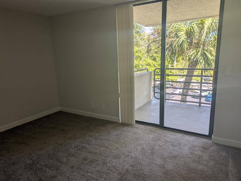 Room available in Miami lakes