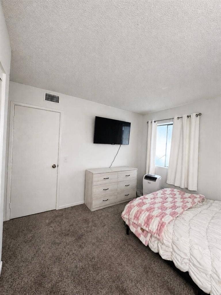1 bed 1 bathroom available July 1