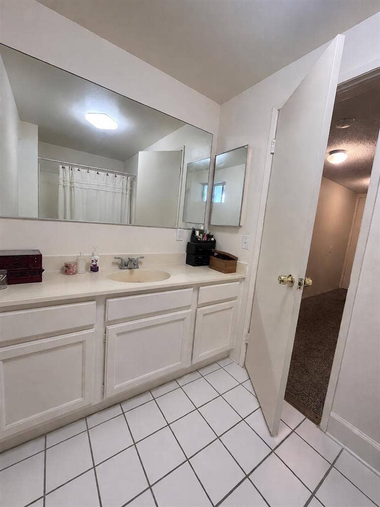 1 bed 1 bathroom available July 1