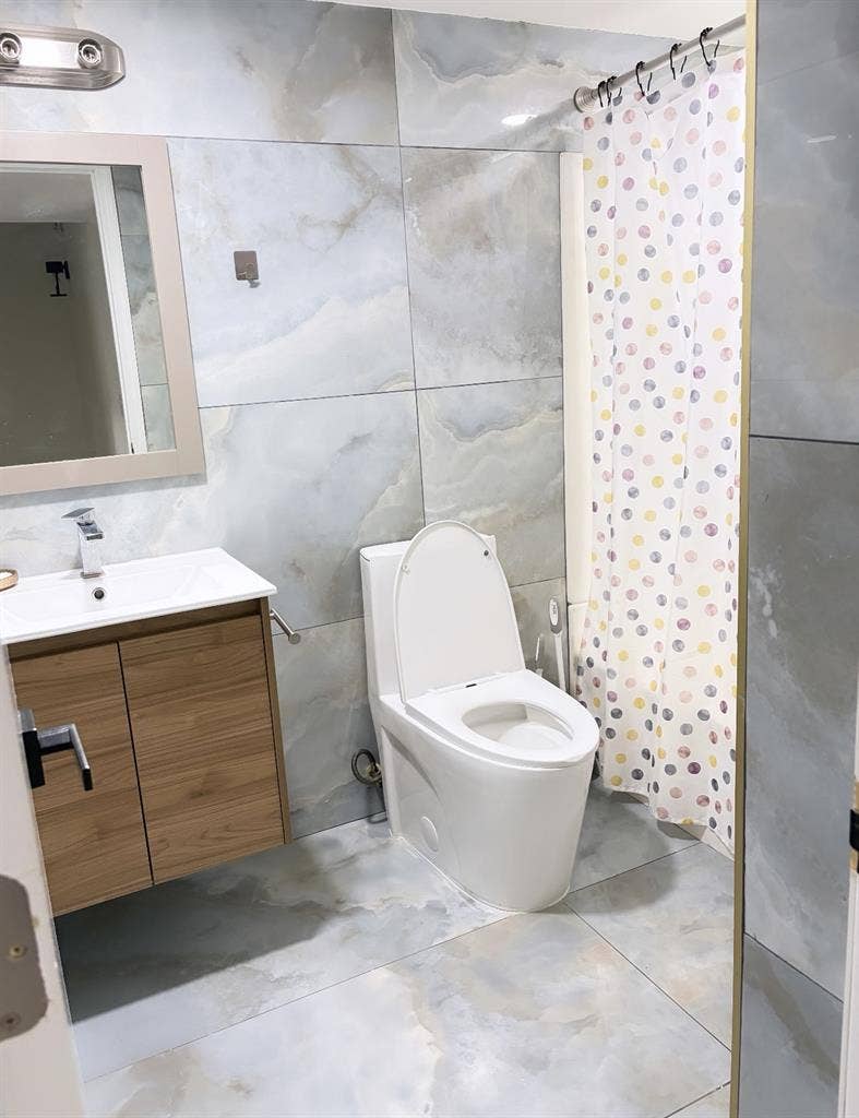 Rooms - bath shared