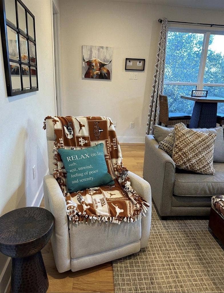 Private Bed/Bath Suite - Lake Vibe