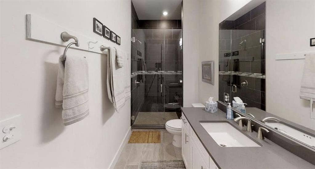 Private Bed/Bath Suite - Lake Vibe
