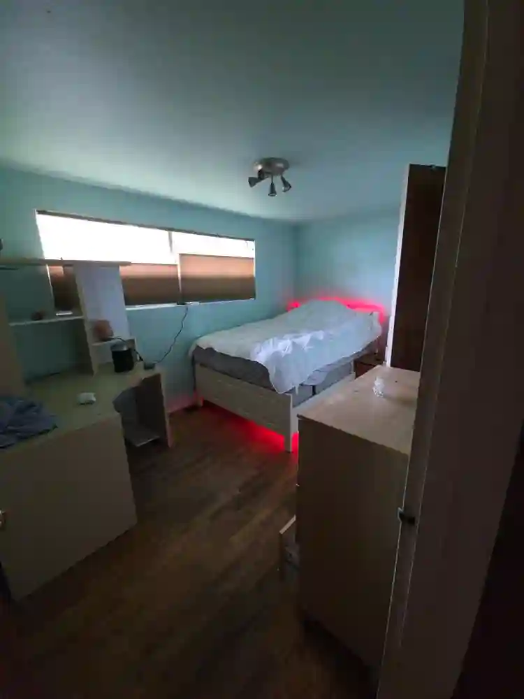 Furnished room Newport Hills