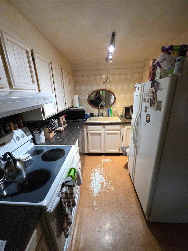 Furnished room Newport Hills