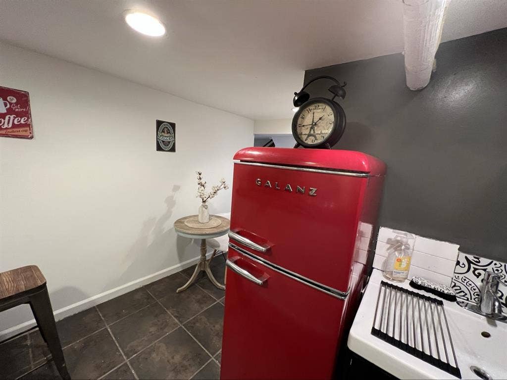 Cozy Furnished Room w/ Bath & Kit