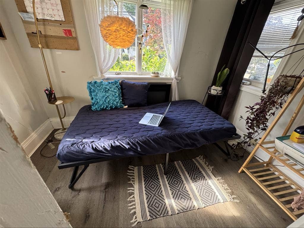 Cozy Furnished Room w/ Bath & Kit