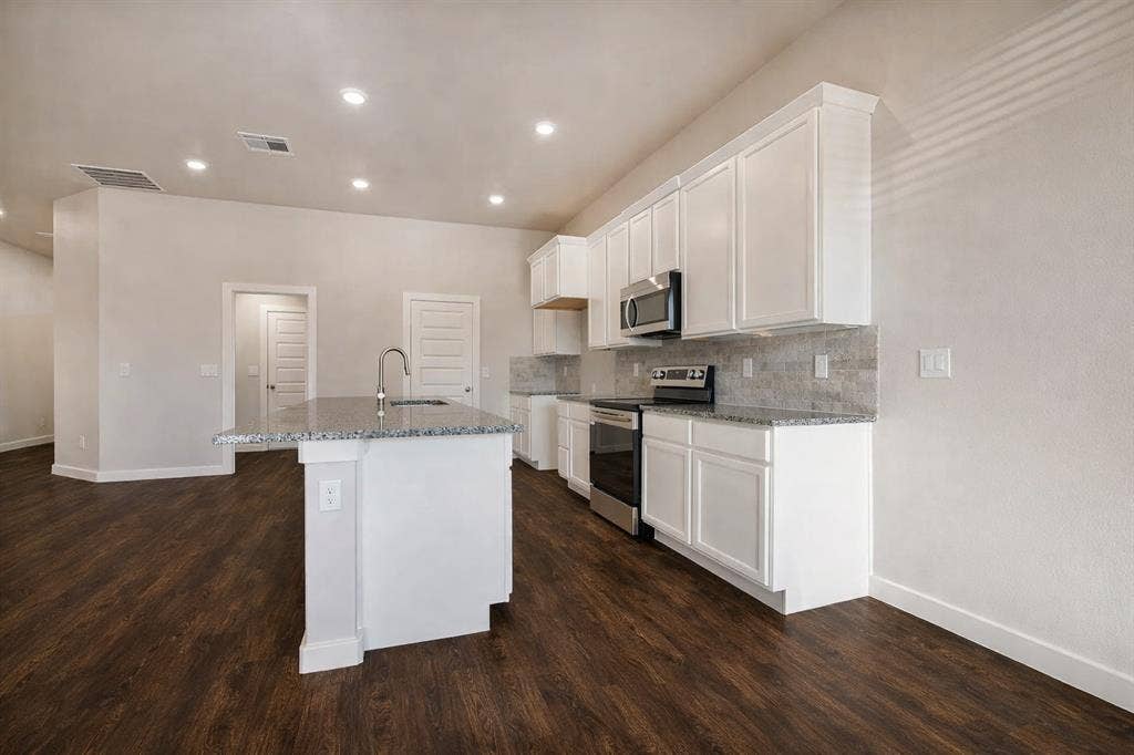 3 nice furnished rooms in new home