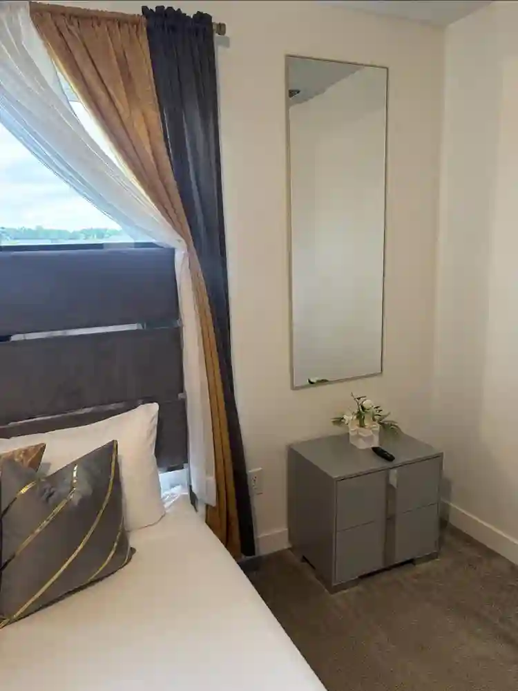 Full furnished queen bed WiFi 4